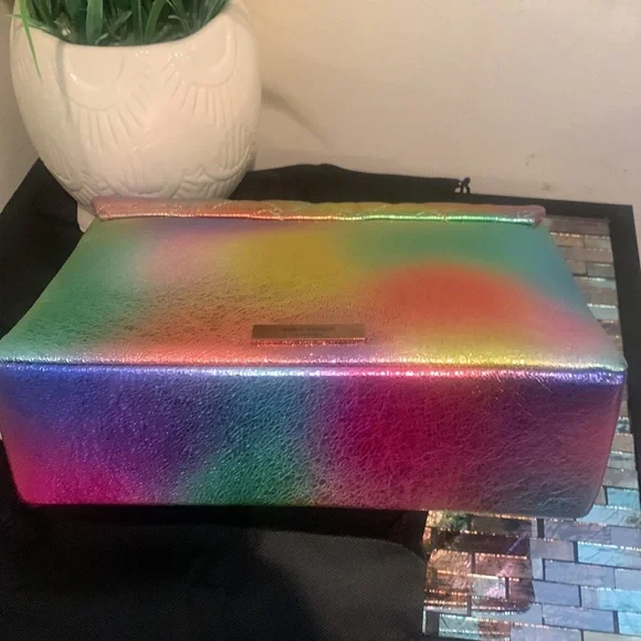 Kensington Quilted Leather Convertible Shoulder Bag
KURT GEIGER LONDON - Picture 13 of 17